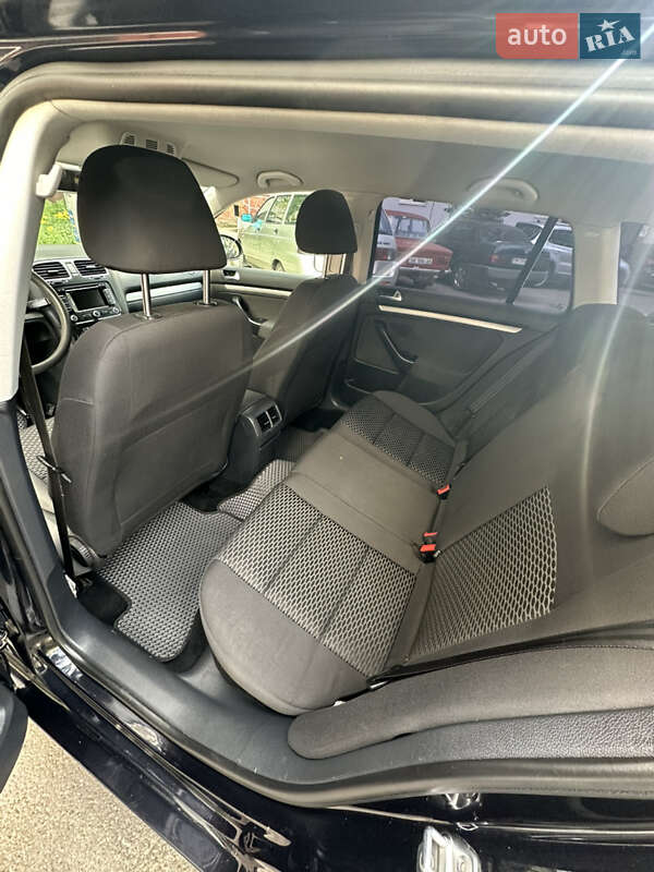Універсал Volkswagen Golf 2009 в Рівному