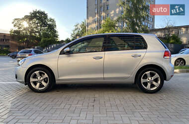 Хетчбек Volkswagen Golf 2010 в 