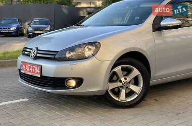 Хетчбек Volkswagen Golf 2010 в 