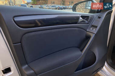 Хетчбек Volkswagen Golf 2010 в 