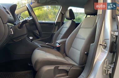 Хетчбек Volkswagen Golf 2010 в 