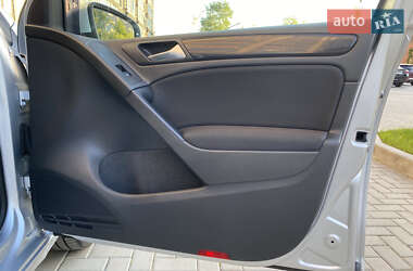 Хетчбек Volkswagen Golf 2010 в 