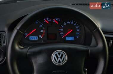 Хетчбек Volkswagen Golf 2000 в 