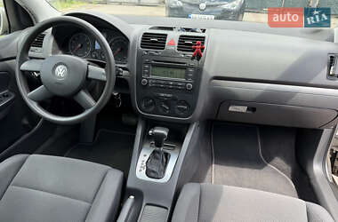 Хетчбек Volkswagen Golf 2005 в 