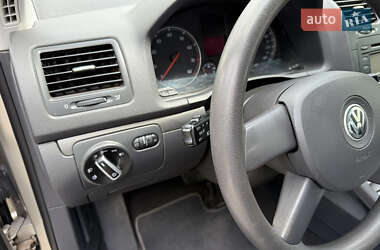 Хетчбек Volkswagen Golf 2005 в 