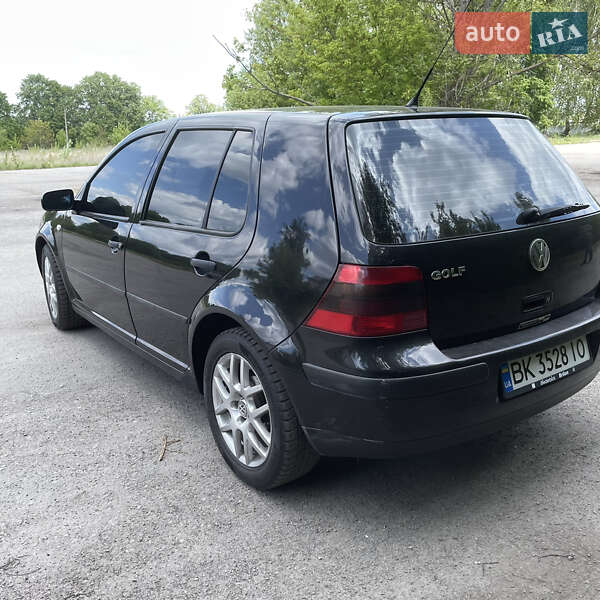 Хетчбек Volkswagen Golf 2001 в Звягелі