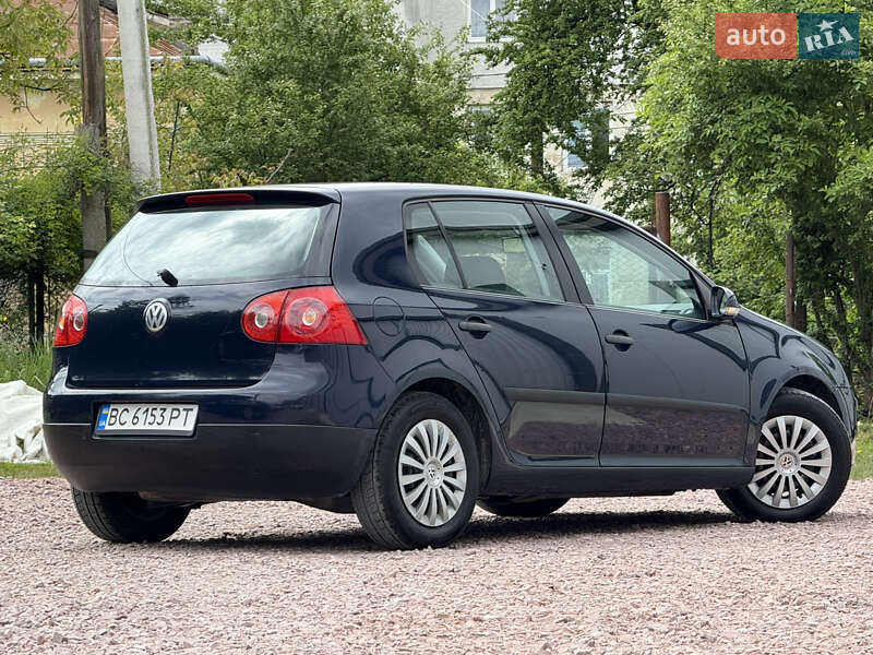 Хетчбек Volkswagen Golf 2004 в Дрогобичі