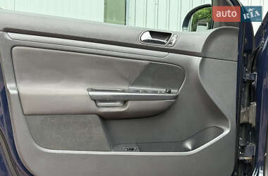 Хетчбек Volkswagen Golf 2004 в 