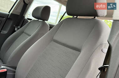 Хетчбек Volkswagen Golf 2004 в 