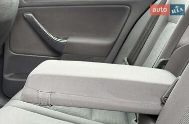 Хетчбек Volkswagen Golf 2004 в 