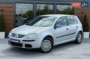 Хэтчбек Volkswagen Golf 2004 в Ровно