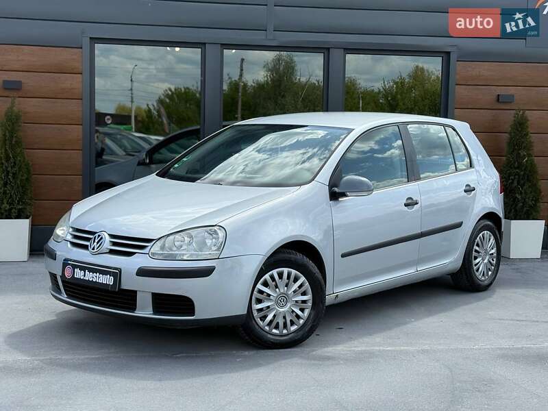 Хетчбек Volkswagen Golf 2004 в 