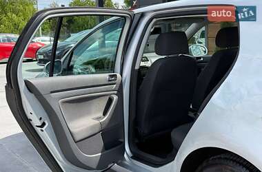 Хетчбек Volkswagen Golf 2004 в 
