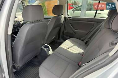 Хетчбек Volkswagen Golf 2004 в 