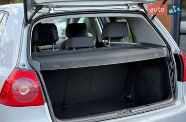 Хетчбек Volkswagen Golf 2004 в 