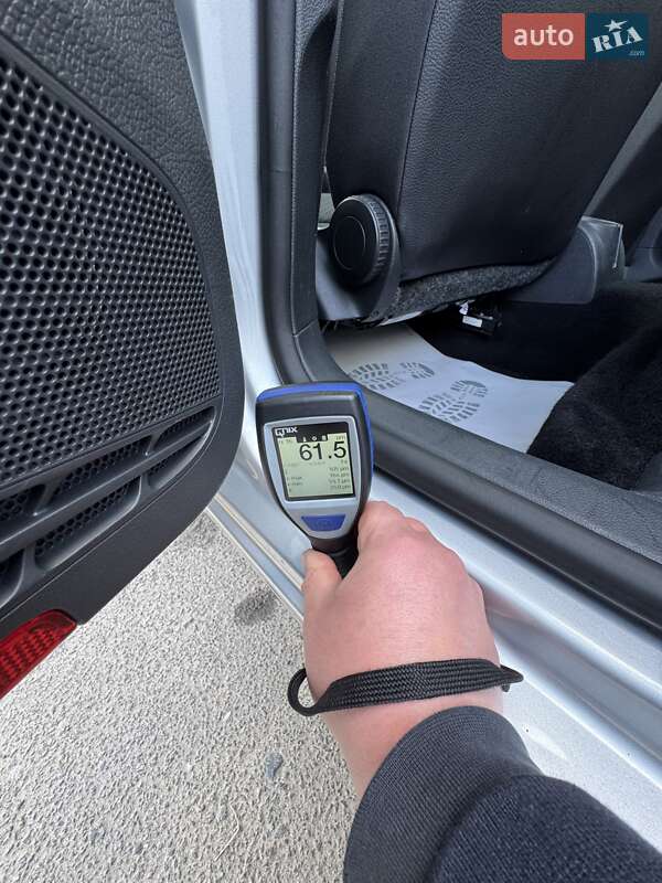 Хетчбек Volkswagen Golf 2009 в Сумах