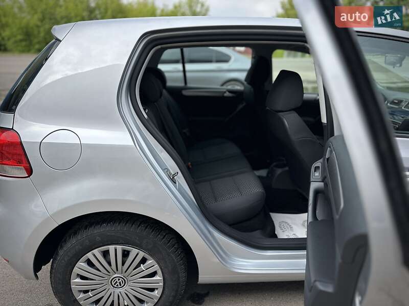 Хетчбек Volkswagen Golf 2009 в Сумах