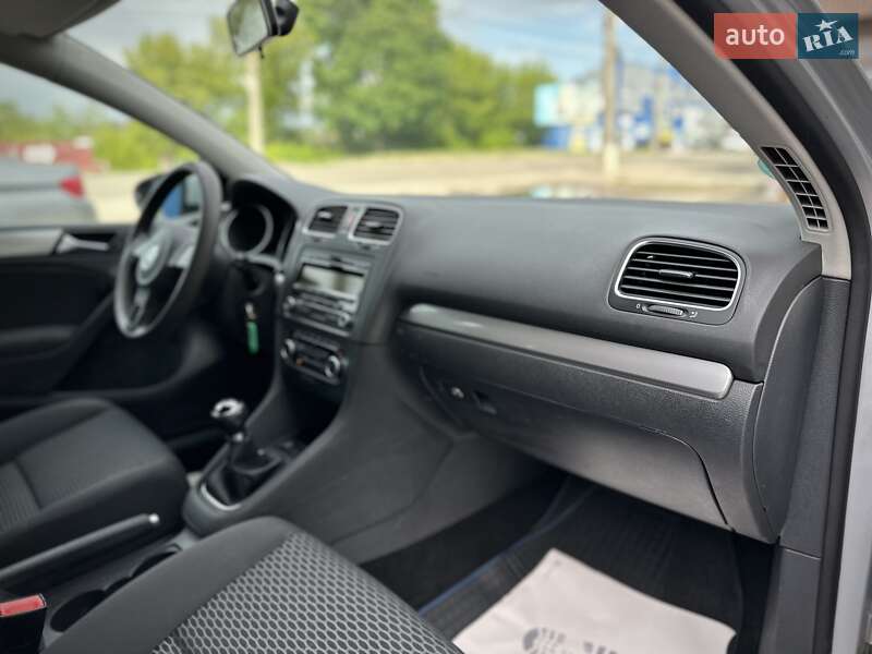 Хетчбек Volkswagen Golf 2009 в Сумах