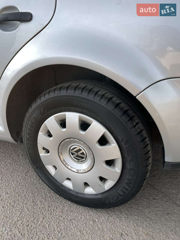 Універсал Volkswagen Golf 2003 в Згурівці