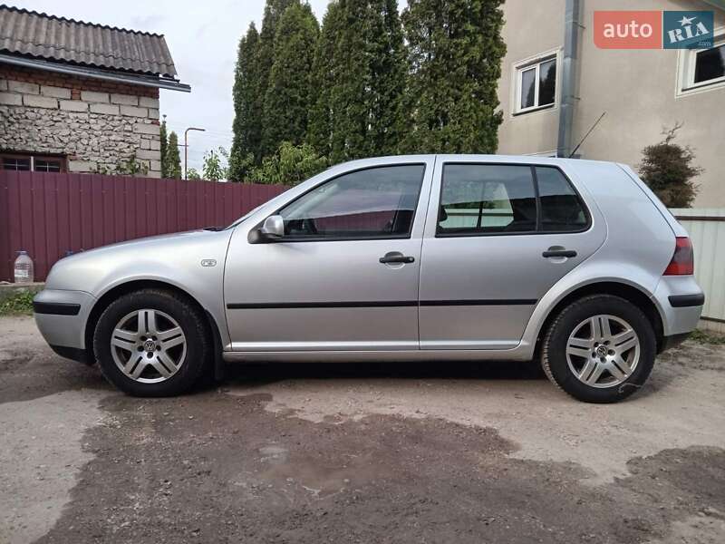 Хэтчбек Volkswagen Golf 2002 в Тернополе