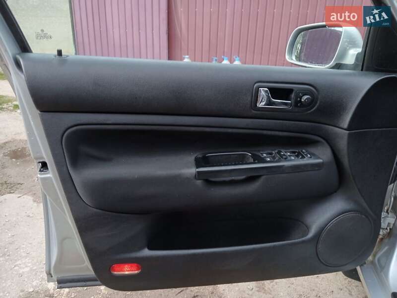 Хэтчбек Volkswagen Golf 2002 в Тернополе