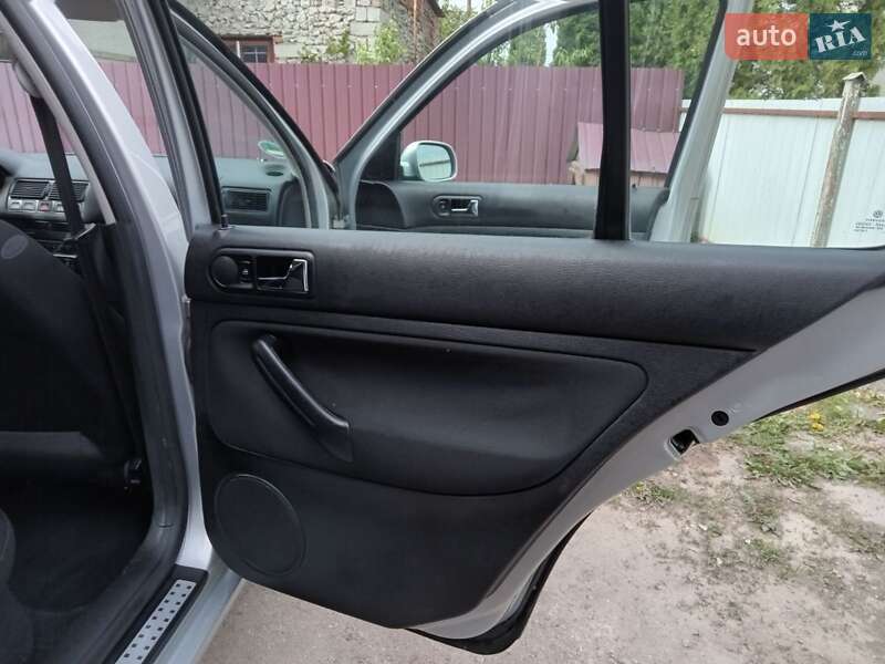 Хэтчбек Volkswagen Golf 2002 в Тернополе