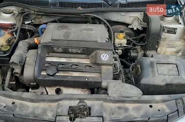 Хетчбек Volkswagen Golf 2002 в 