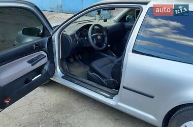 Хетчбек Volkswagen Golf 2002 в 