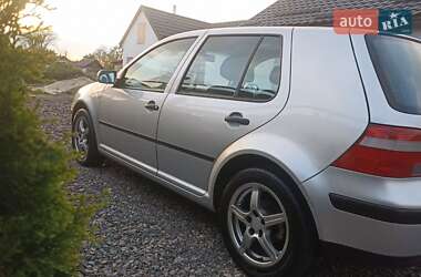 Хэтчбек Volkswagen Golf 2003 в 