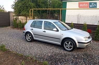 Хэтчбек Volkswagen Golf 2003 в 
