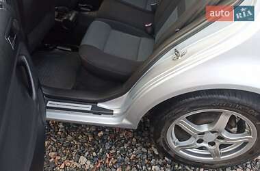 Хэтчбек Volkswagen Golf 2003 в 