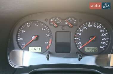 Хэтчбек Volkswagen Golf 2003 в 