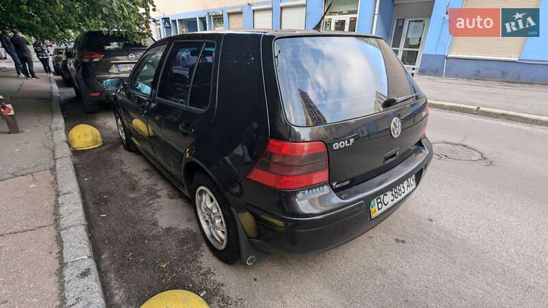 Хетчбек Volkswagen Golf 2001 в Києві