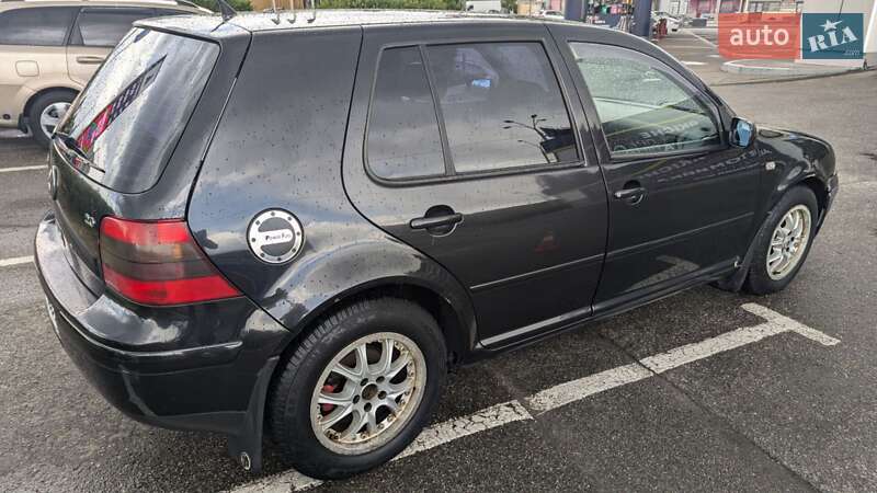 Хетчбек Volkswagen Golf 2001 в Києві
