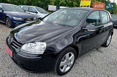 Хетчбек Volkswagen Golf 2005 в 