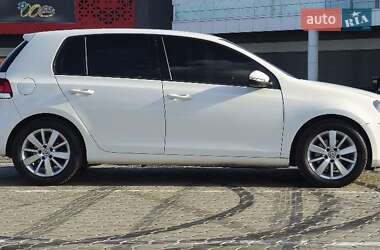 Хэтчбек Volkswagen Golf 2012 в 