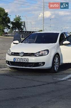 Хэтчбек Volkswagen Golf 2012 в 