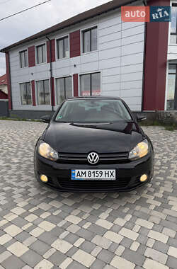 Хэтчбек Volkswagen Golf 2010 в 