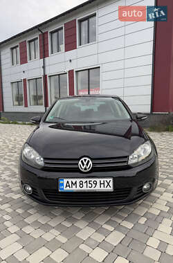 Хэтчбек Volkswagen Golf 2010 в 