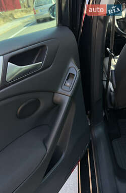 Хэтчбек Volkswagen Golf 2010 в 