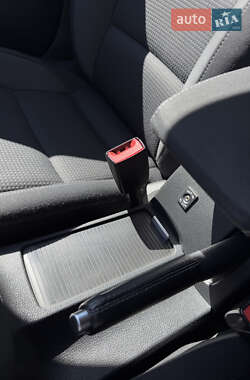Хэтчбек Volkswagen Golf 2010 в 