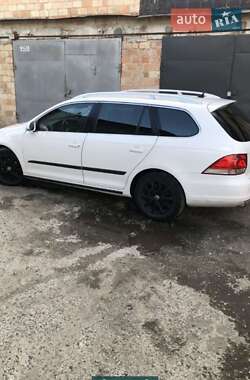 Универсал Volkswagen Golf 2010 в Киеве