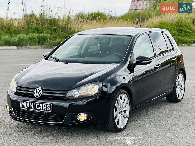 Хетчбек Volkswagen Golf 2009 в 