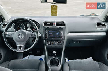 Хетчбек Volkswagen Golf 2009 в 