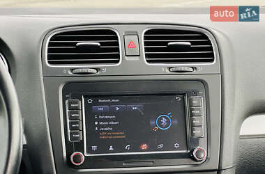 Хетчбек Volkswagen Golf 2009 в 