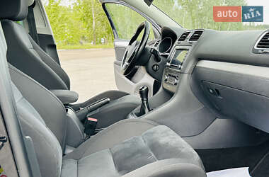 Хетчбек Volkswagen Golf 2009 в 