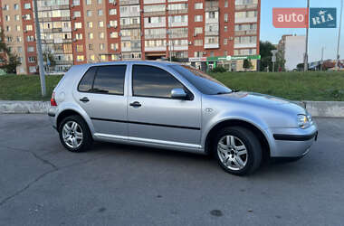 Хетчбек Volkswagen Golf 2001 в 
