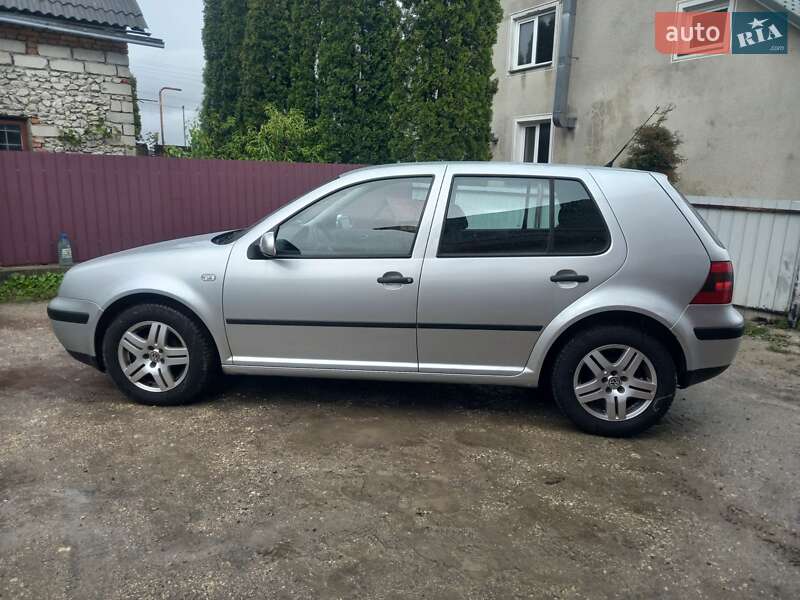 Хэтчбек Volkswagen Golf 2002 в Тернополе