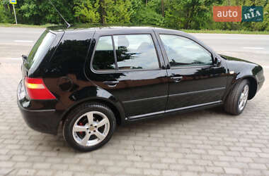 Хетчбек Volkswagen Golf 2003 в 