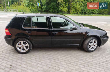 Хетчбек Volkswagen Golf 2003 в 